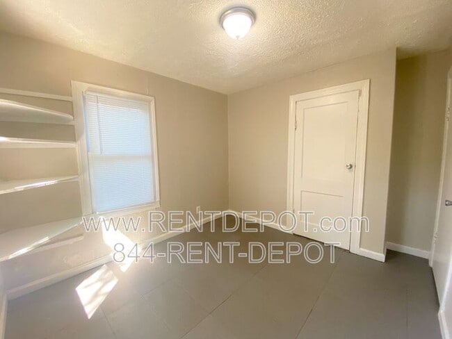 Foto del edificio - 1705 McConnell Ave.