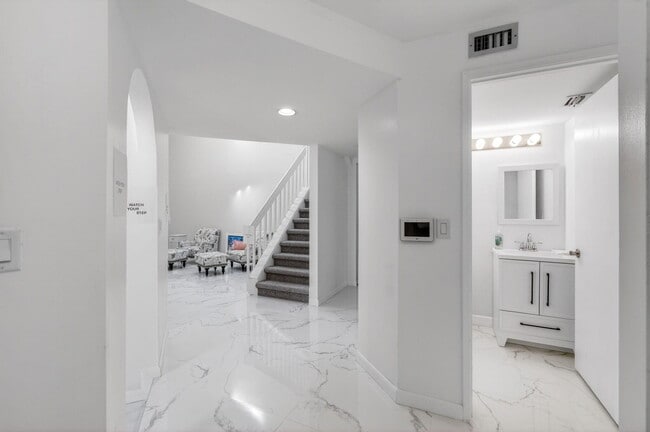 Building Photo - 7865 La Mirada Dr