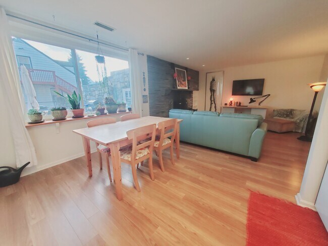 Foto del edificio - 55 Whitmore Ln