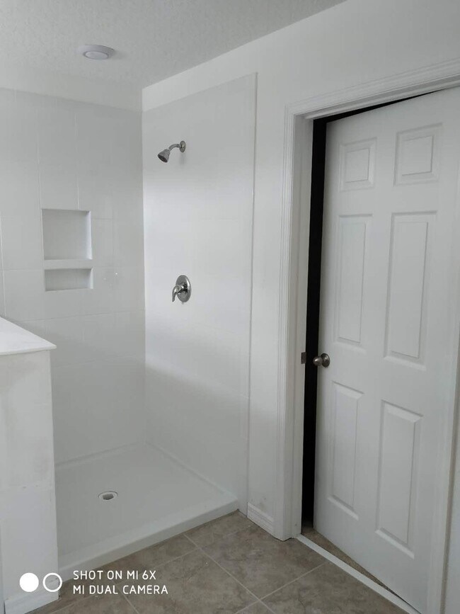 Foto del edificio - 4 bedroom 3.5 Bath House on Oakland Trails...