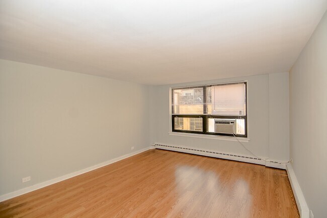 Foto del edificio - 442 W Wellington Ave