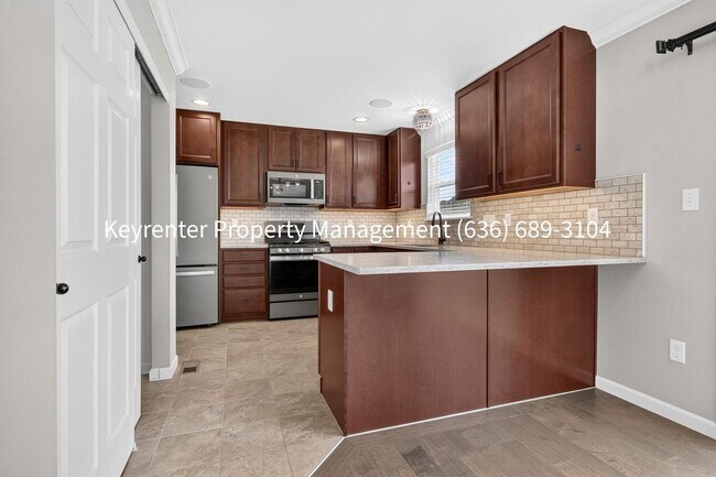 Building Photo - Spacious 4-Bedroom Home for Rent Near Butler Lake