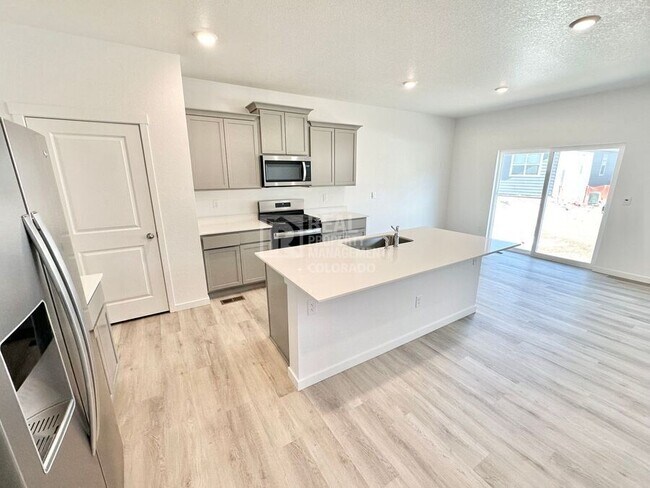 Foto del edificio - 778 N Clubview St