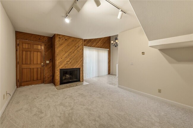 Building Photo - 23821 Hillhurst Dr
