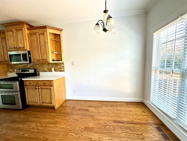 Foto del edificio - 4852 Knollview Dr