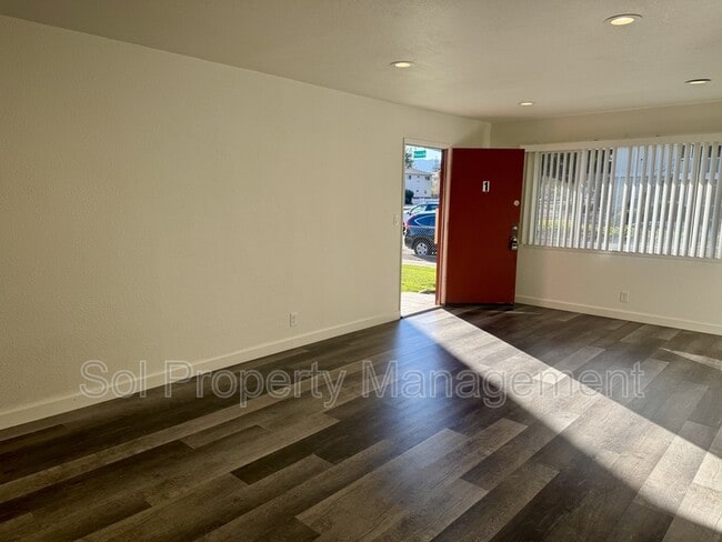 Foto del edificio - 1053 W Hamilton Ave