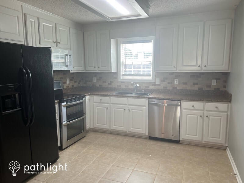 Primary Photo - 1404 Langdon Park Ct