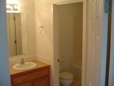 Foto del edificio - Newer 4 bedroom duplex with many amenities