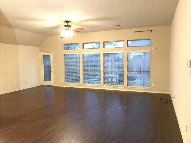 Foto del edificio - 12918 Leafy Shores Dr