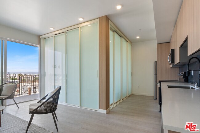 Foto del edificio - 1124 Normandie Ave