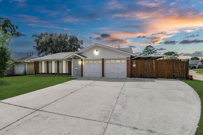 Foto del edificio - 530 Westshire Dr