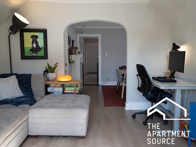 Building Photo - 3052 W George St