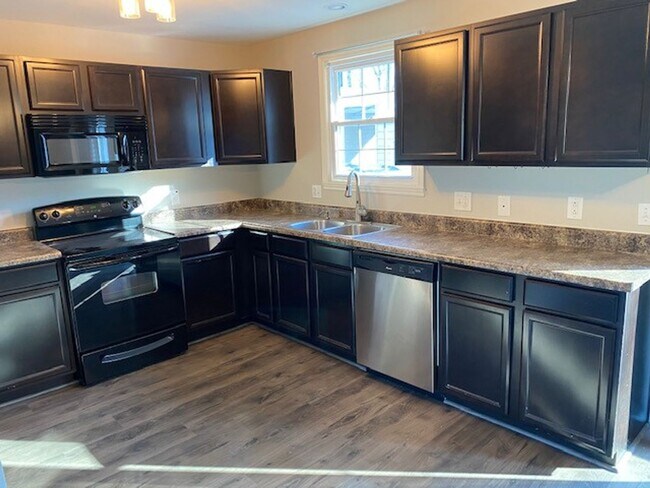 Foto del edificio - Coming soon! Nice remodeled 2 bedroom dupl...