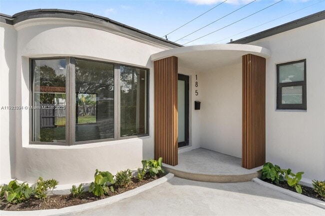 Foto del edificio - 185 NE 106th St