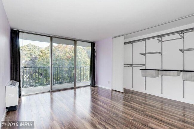 Bedroom - 3333 University Blvd W