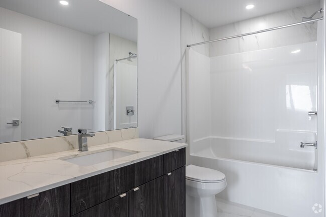 3 chambres, 2 salles de bain - 1034 pi2 - Première salle de bain - Heritage Flats
