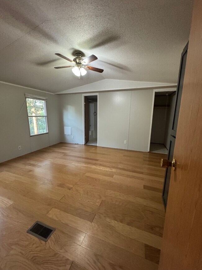 Foto del edificio - 178 Oak Leaf Ln