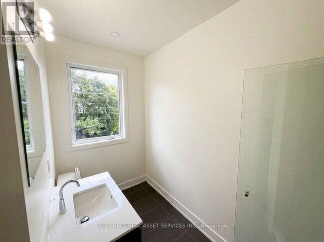 Building Photo - 150 Brunswick Ave
