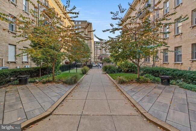 Foto del edificio - 1401 Columbia Rd NW