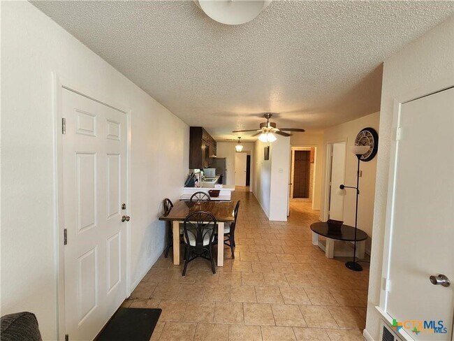 Foto del edificio - 106 W Avenue G