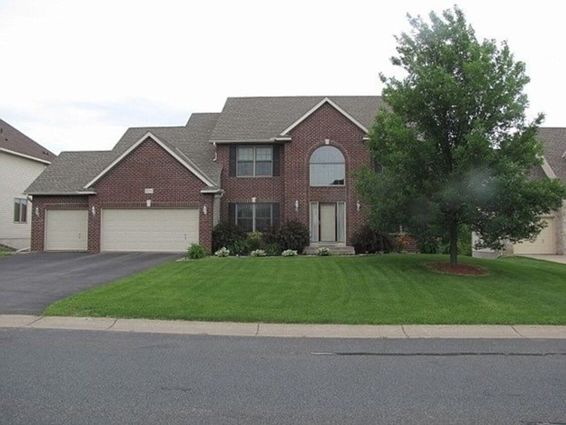 Foto principal - Beautiful, well maintained Two Story Home ...