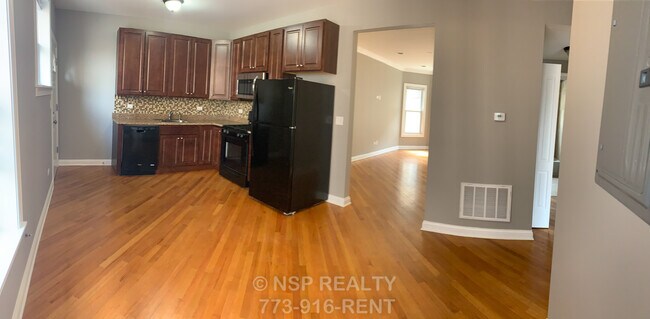 Foto del edificio - 1642 W Pratt Blvd