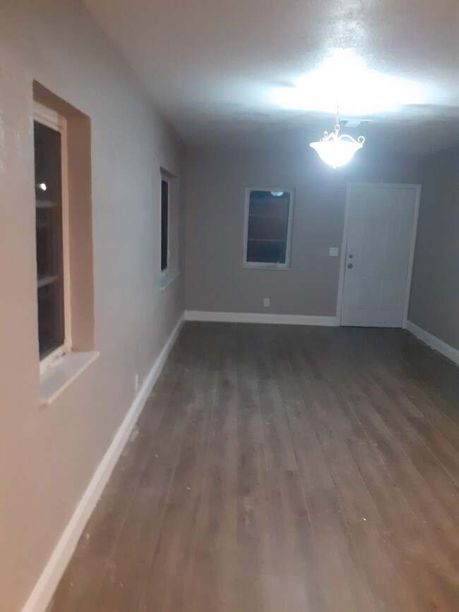 Foto del edificio - 5605 Pinewood Ave