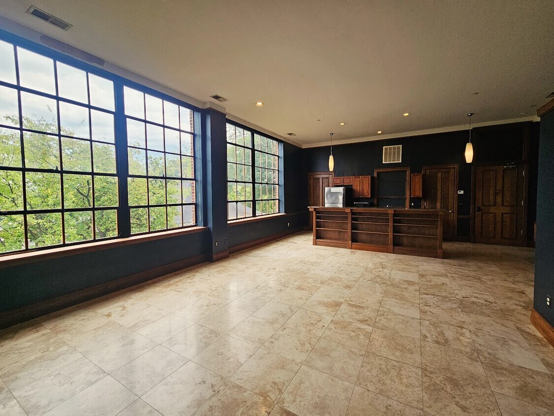 Photo - 1000 E M L King Blvd (Chattanooga, TN)