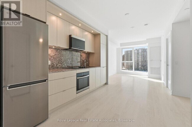 Photo du bâtiment - 25 Cordova Ave