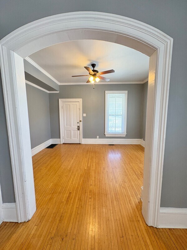 Foto del edificio - 545 E Chicago St