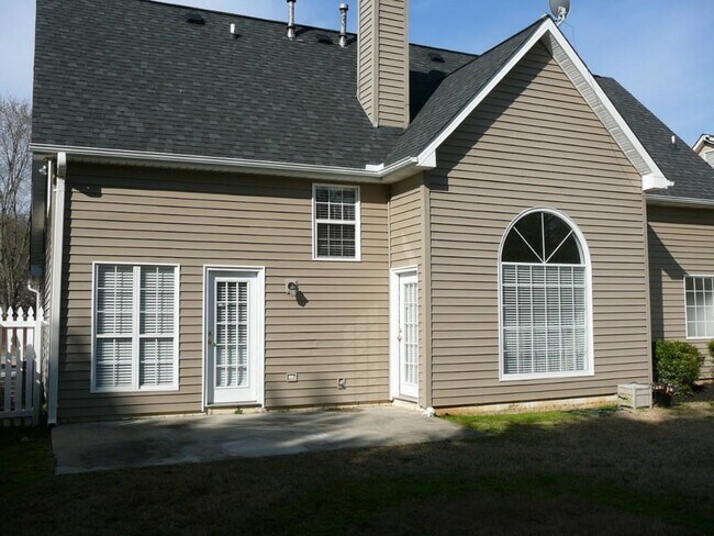 Building Photo - 3025 Vineyard Way