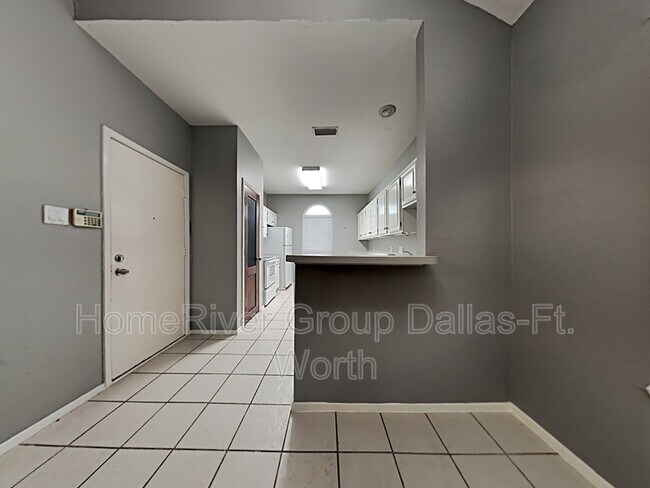 Building Photo - 3112 Renaissance Dr