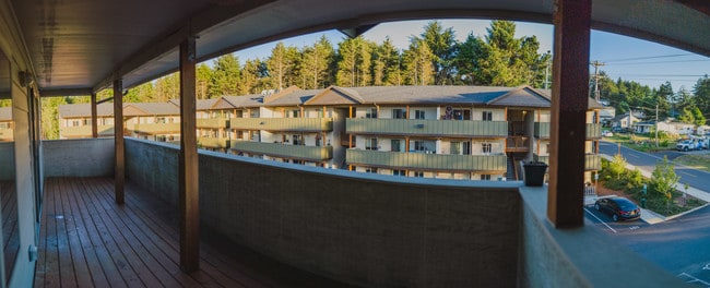 Cascade Commons Deck Pano - Cascade View Commons