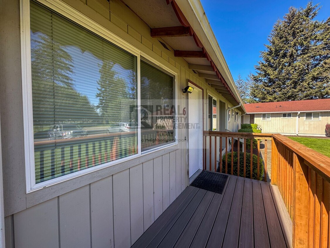 116 173rd St S Unit 6, Spanaway, WA 98387 Room for Rent in Spanaway