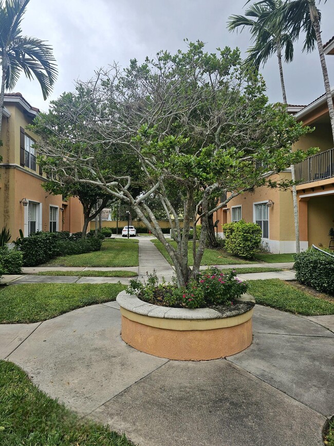 Building Photo - 3561 Forest Hill Blvd