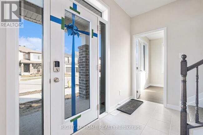 Building Photo - 600 Cygnus St