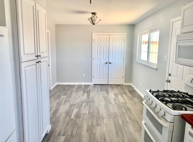 Building Photo - 3516 Sierra Vista Dr