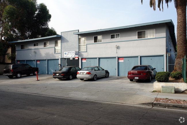 Foto del edificio - 821 N Eucalyptus Ave ( 216 W Plymouth St )