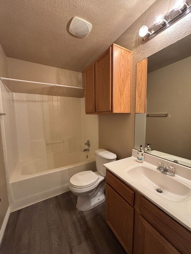 Foto del edificio - 525 Bretts Way