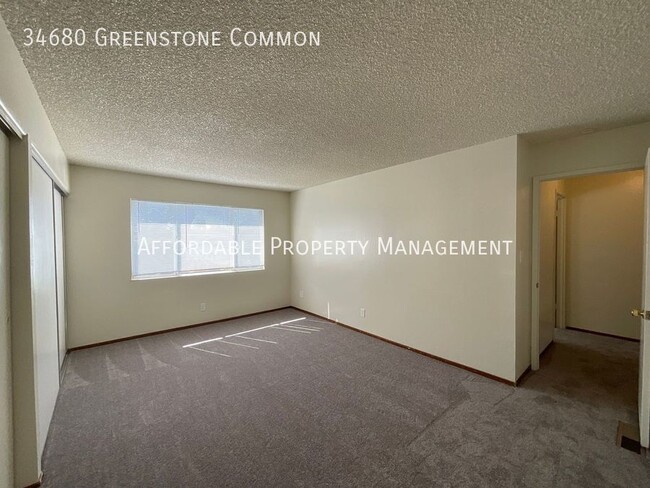 Foto del edificio - 34680 Greenstone Common