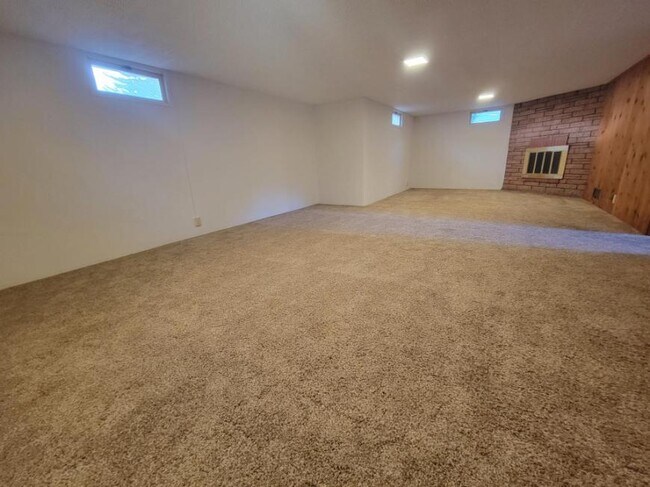 Building Photo - 3 bedroom in Billings MT 59102