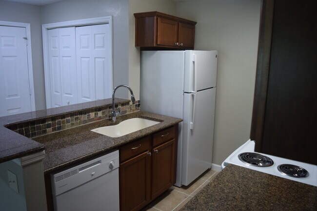 Building Photo - 8627 Bonaire Bay Ln