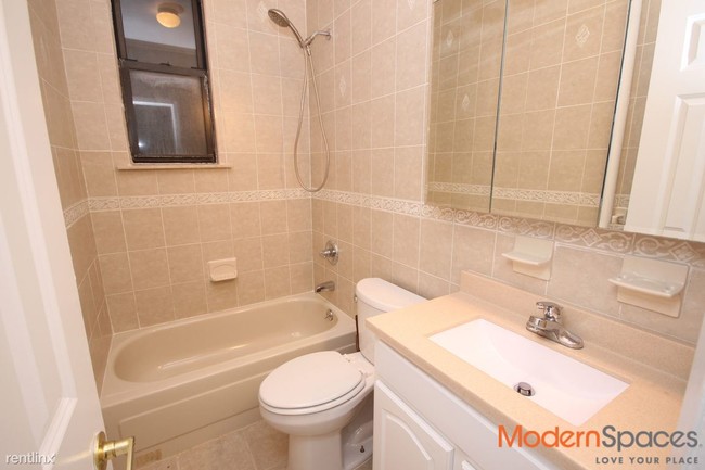 Foto del edificio - 2432 24th St