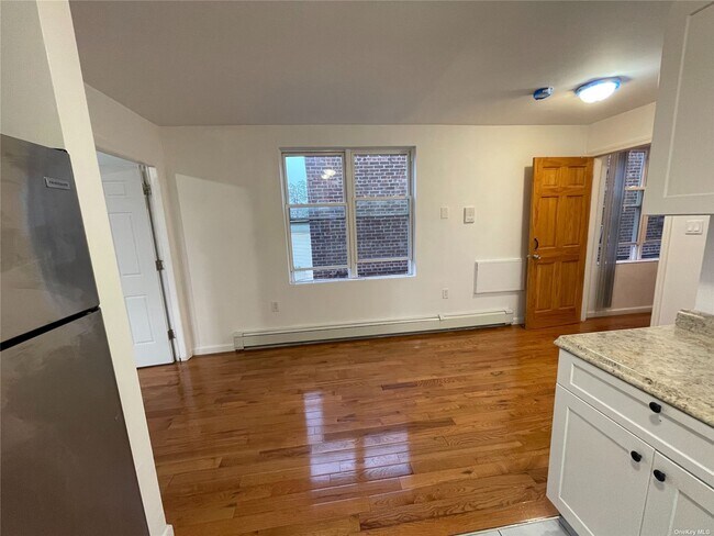 Building Photo - 80-7 31st Ave
