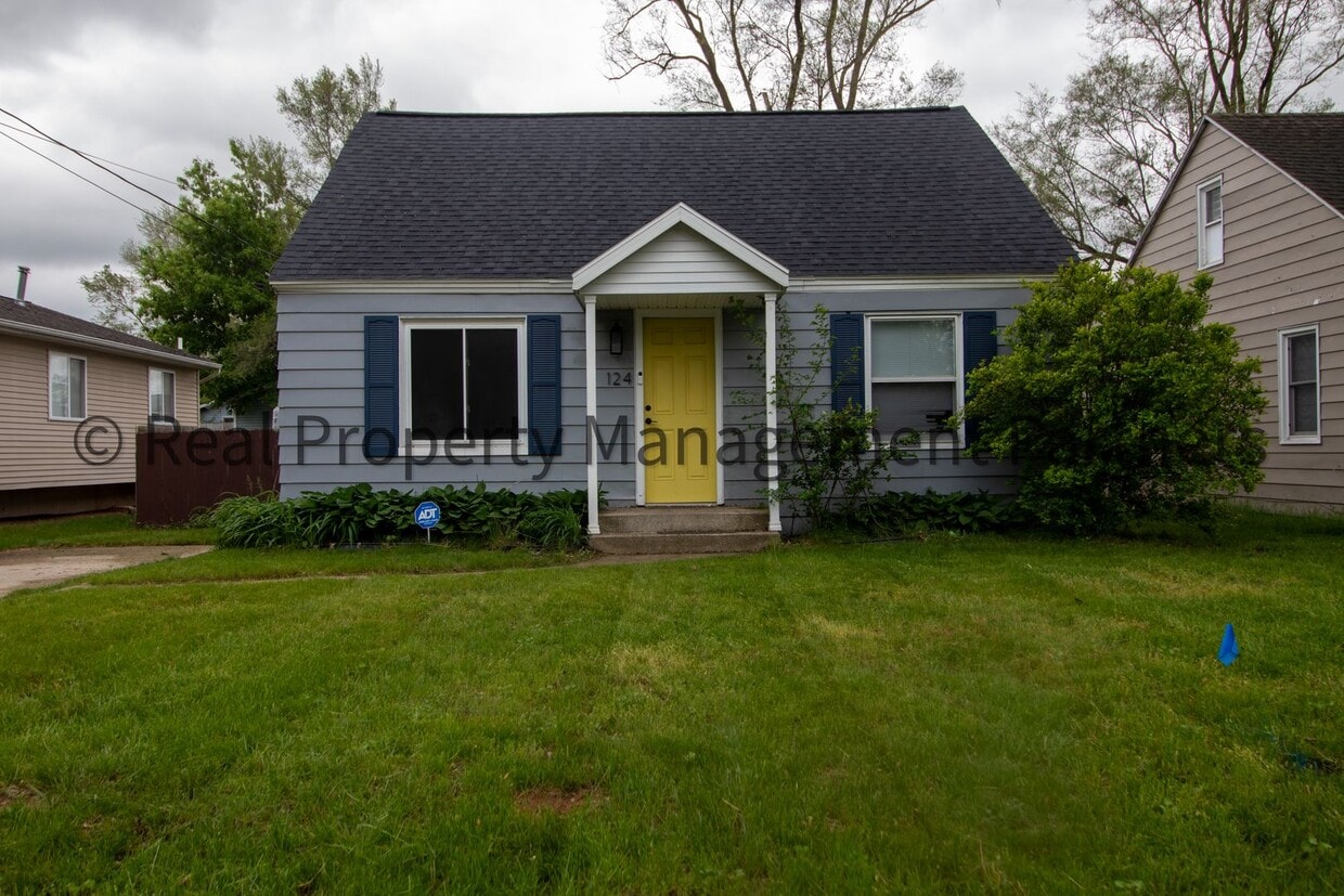 Primary Photo - Updated 3BR Kentwood Home with Loft, Stain...
