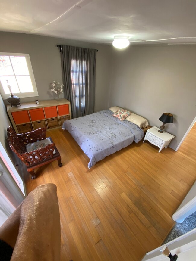 dormitorio desde un ángulo más alto - 12456 Short Ave