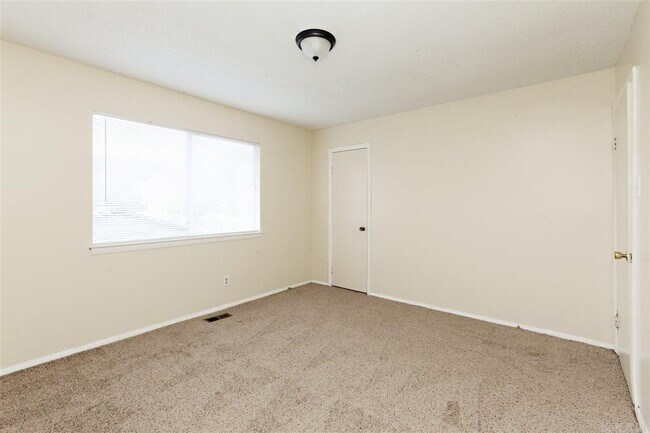 Building Photo - 5709 Sorenson St