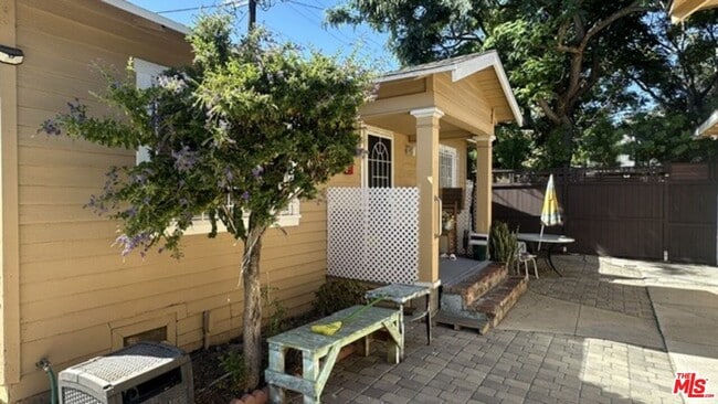 Building Photo - 1849 S Wilton Pl
