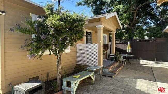 Foto del edificio - 1849 S Wilton Pl
