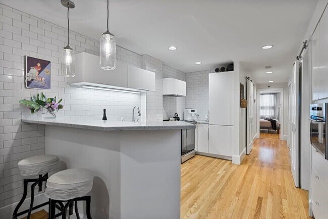Building Photo - 73 Marlborough St